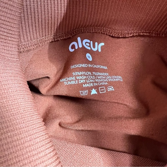 Aleur Active Set | Medium - Picture 8 of 15